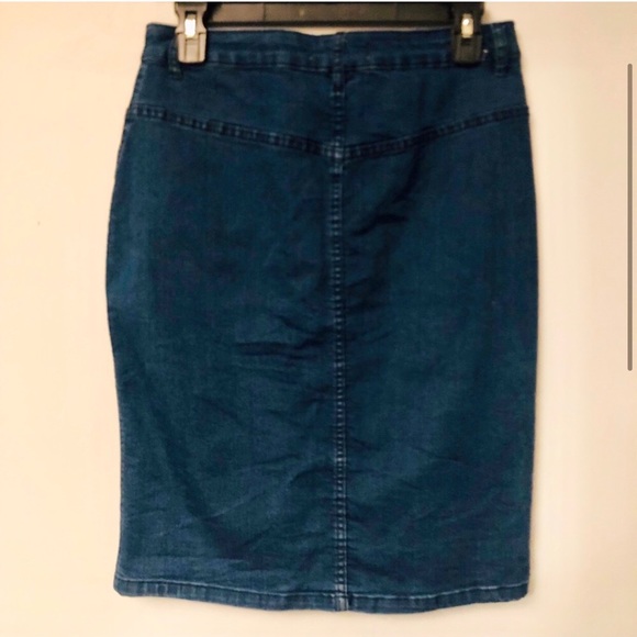 Button-down Denim Pencil Skirt with Pockets - Picture 2 of 4